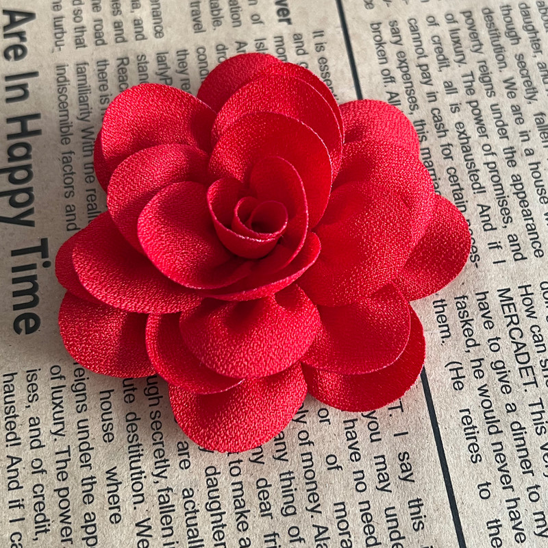 سنجاق سینه دخترانه مدل گل اسکاتلندی کد 8777