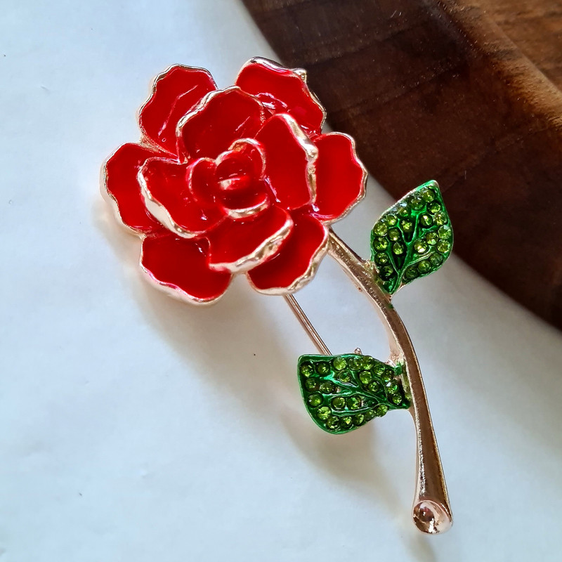 گل سینه زنانه مدل گل رز کد 0060 گل سینه زنانه مدل گل رز کد 0060