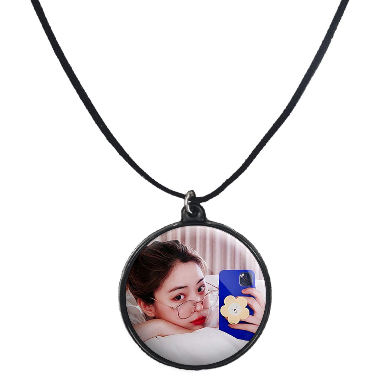 گردنبند پرمانه طرح گروه موسیقی ایتزی کد pmb.13215 مدل دو طرفه