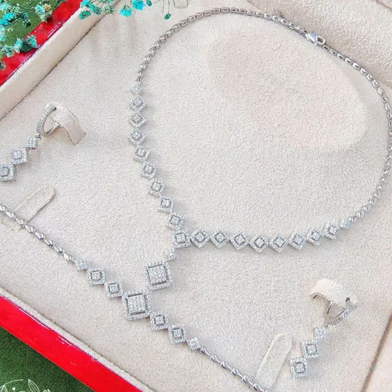 نیم ست نقره زنانه مدل امرالدکات مربع ساچ 0186