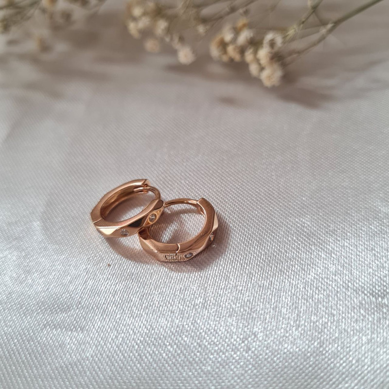 گوشواره زنانه ژوپینگ مدل حلقه ای نگینی