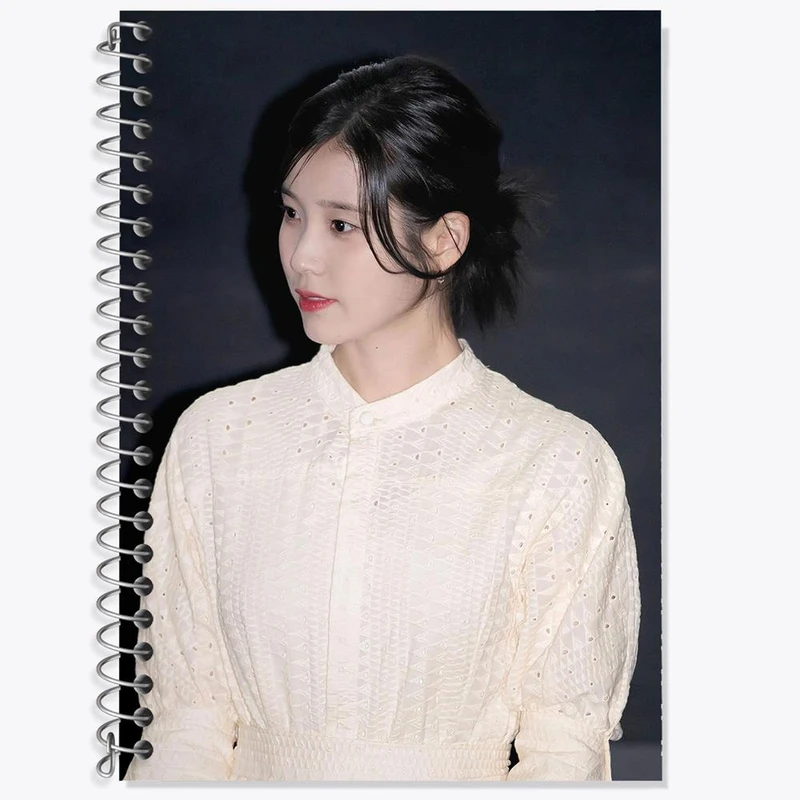 دفتر زبان 50 برگ خندالو مدل دو خط طرح آیو IU کد 19811