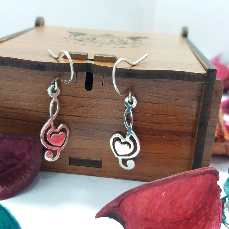 گوشواره نقره آویز زنانه مدل نت موسیقی با قلب