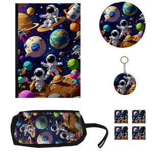 بسته لوازم تحریر مدل فضانوردان کد1 فانتزی شامل کلاسور مجموعه 8 عددی