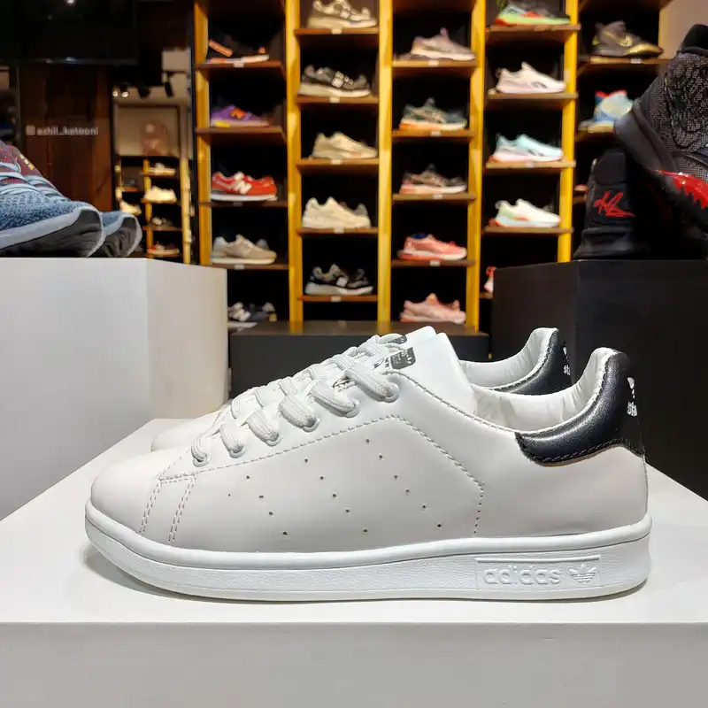 کفش پیاده روی مدل  stan smith whbk-122002005