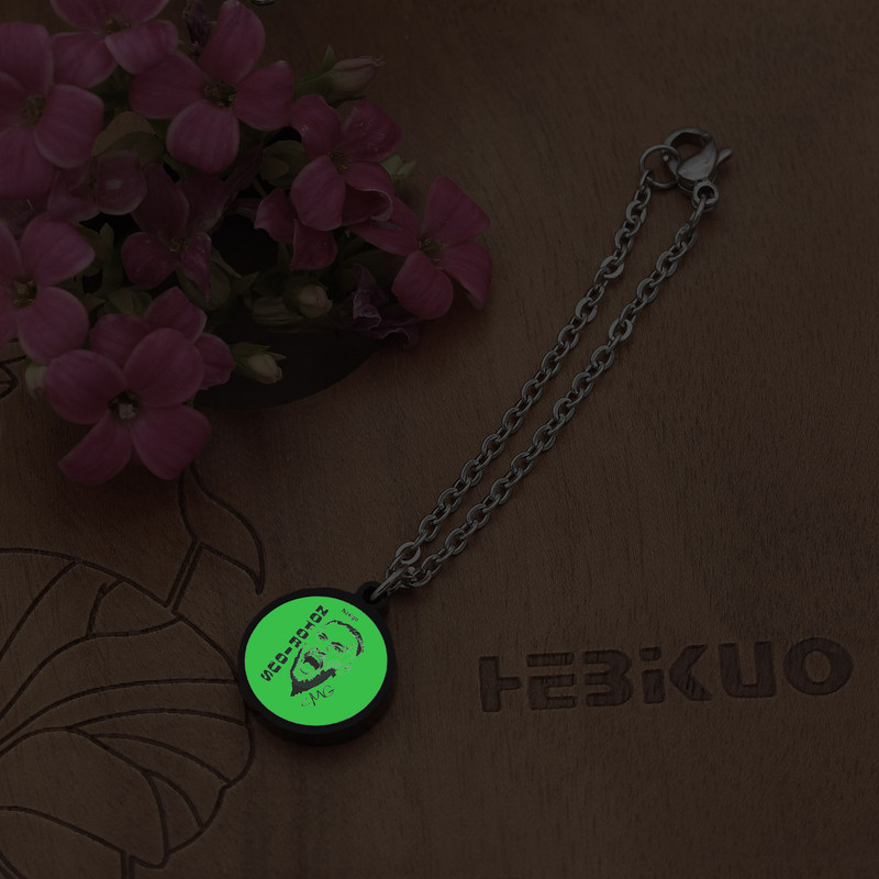 آویز ساعت زنانه ناکسیگو مدل شب تاب طرح کانر مک گرگور کد AW8879 آویز ساعت زنانه ناکسیگو مدل شب تاب طرح کانر مک گرگور کد AW8879