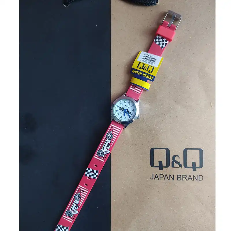 ساعت مچی عقربه ای پسرانه کیو اند کیو مدل qc29j334y