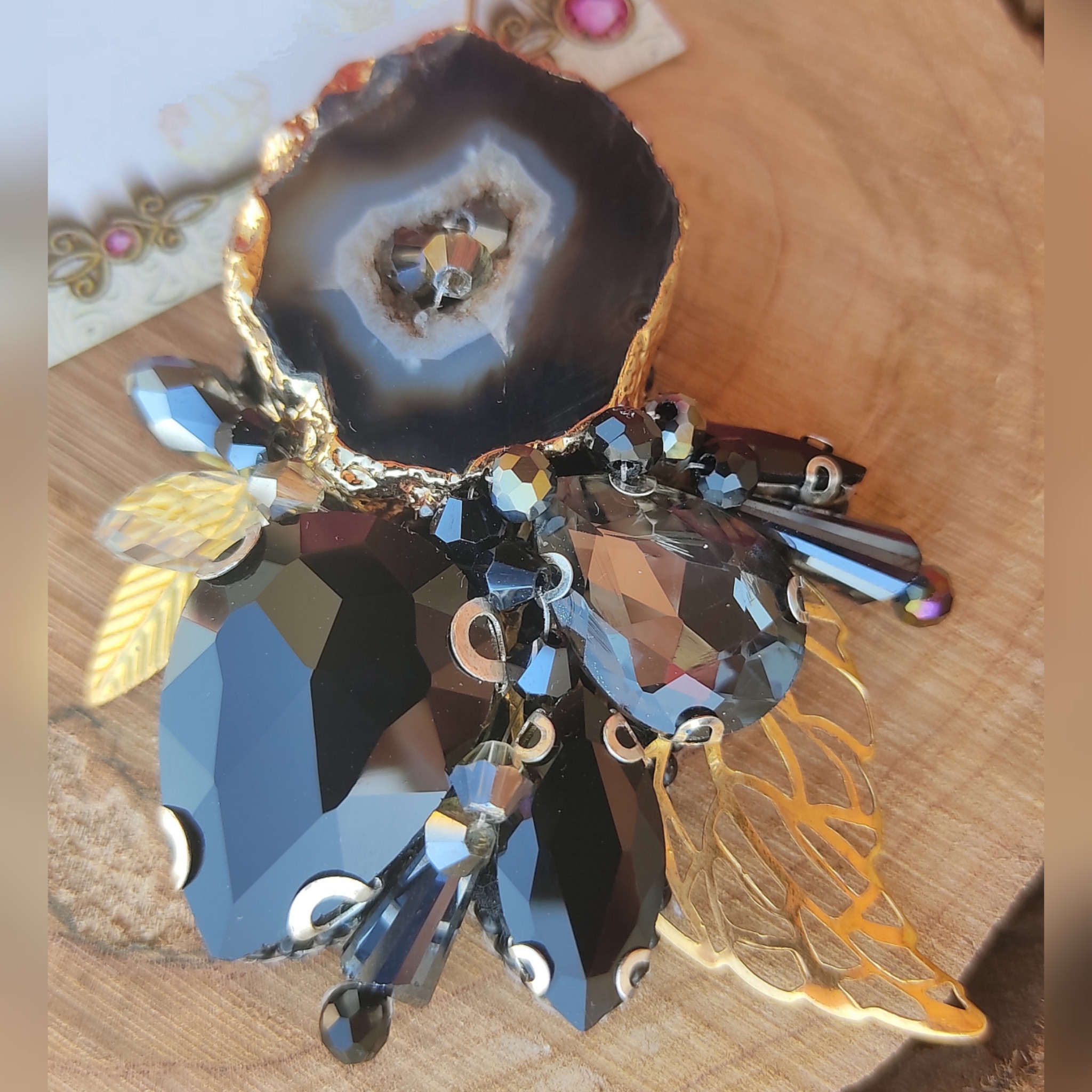 سنجاق سینه زنانه مدل ژئود لبنانی سنجاق سینه زنانه مدل ژئود لبنانی