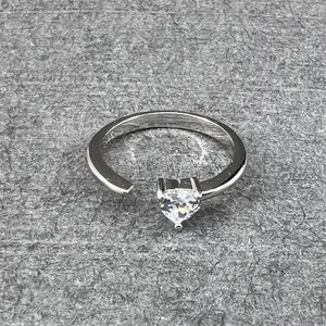 انگشتر نقره زنانه گیرا مدل قلب G371 