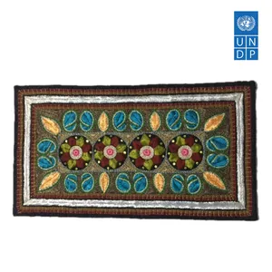 رومیزی سوزن دوزی مدل ممقان