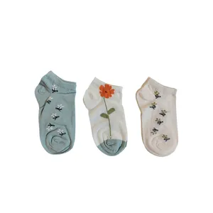 جوراب ساق کوتاه زنانه مدل گل ریز کد 14 بسته 3 عددی