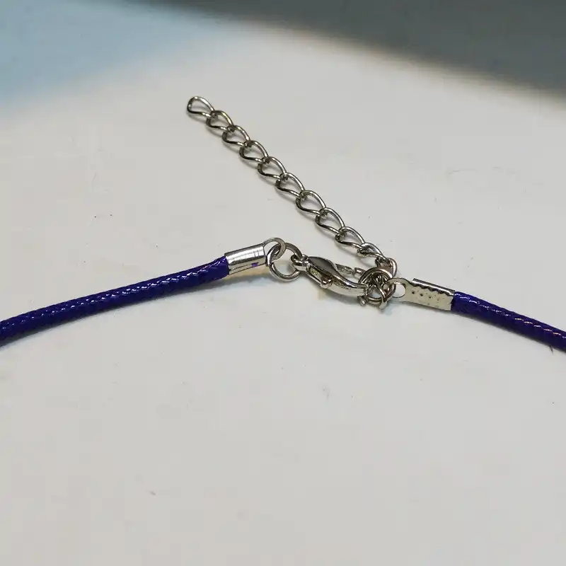 گردنبند دخترانه مدل بند چرمی کد beh123