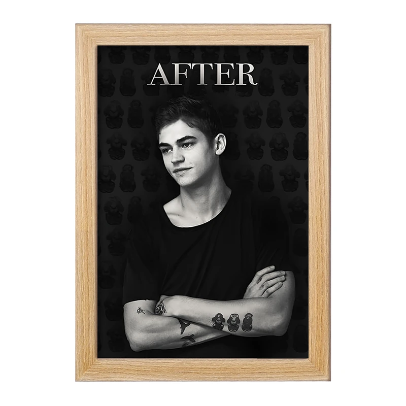 تابلو خندالو مدل هرو فاینز تیفین (Hero Fiennes Tiffin) کد F10254