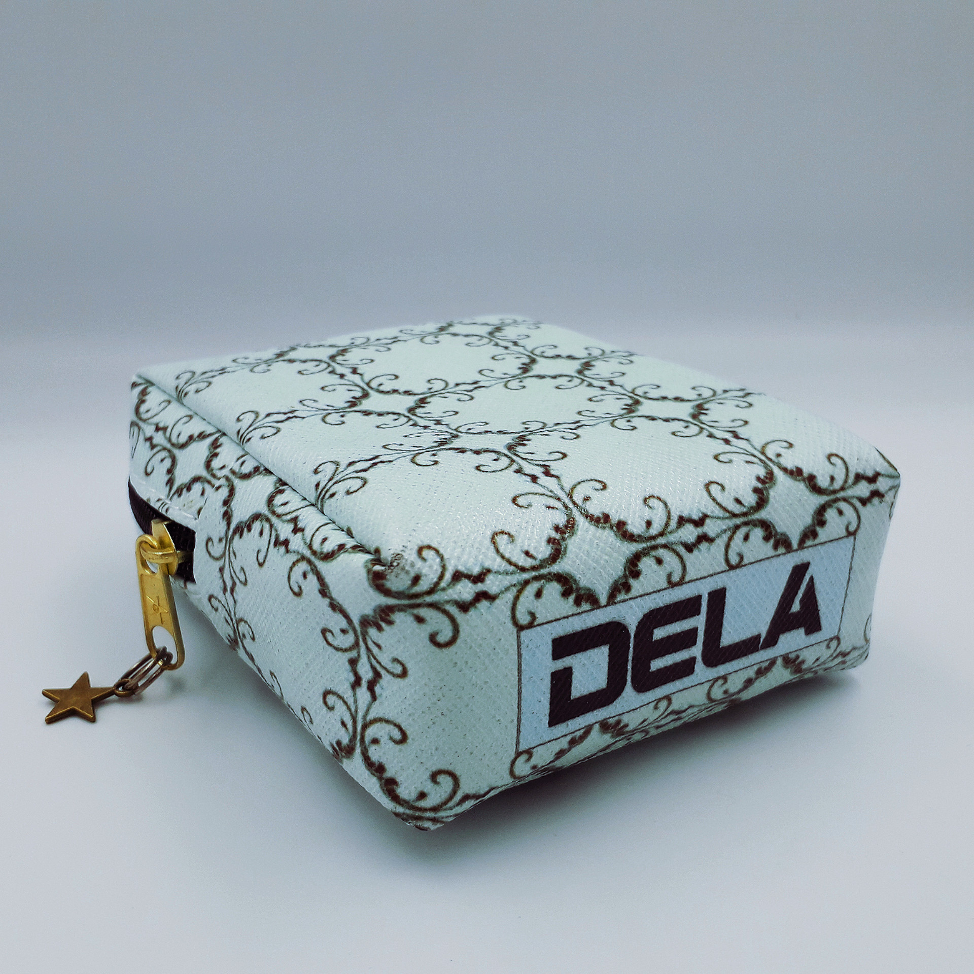 کیف نوار بهداشتی مدل DELA111