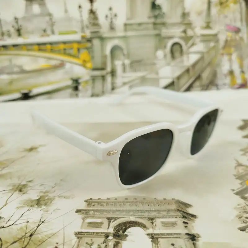 عینک آفتابی بچگانه مدل CH16 کد W