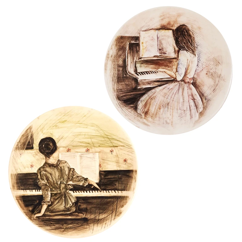 بشقاب دیوارکوب سفالی طرح دختر و پیانو کد 100 مجموعه 2 عددی