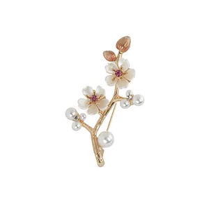 گل سینه زنانه مدل شکوفه بهاری و مروارید کد 1120078