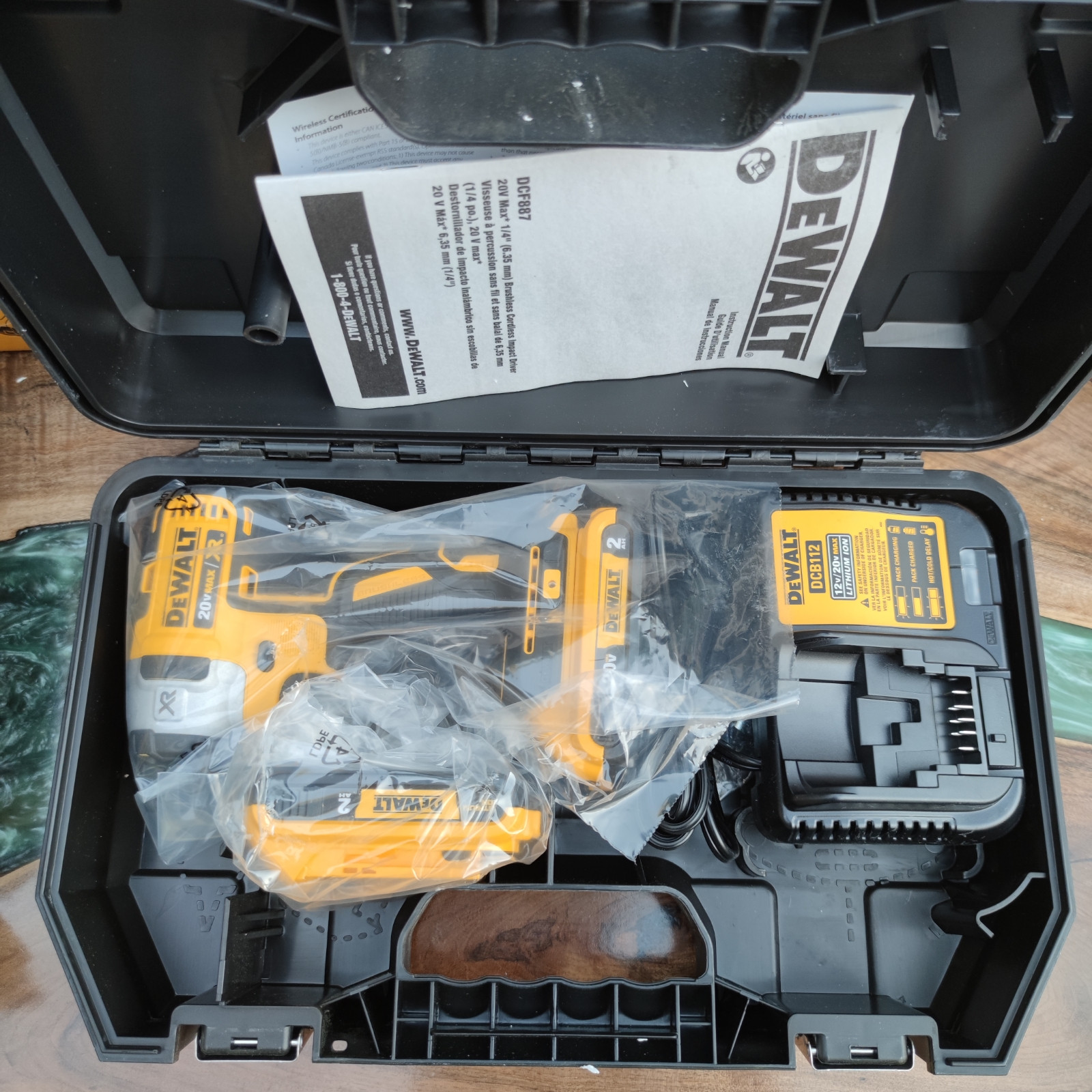 پیچ گوشتی ضربه ای شارژی دیوالت مدل DCF887D2