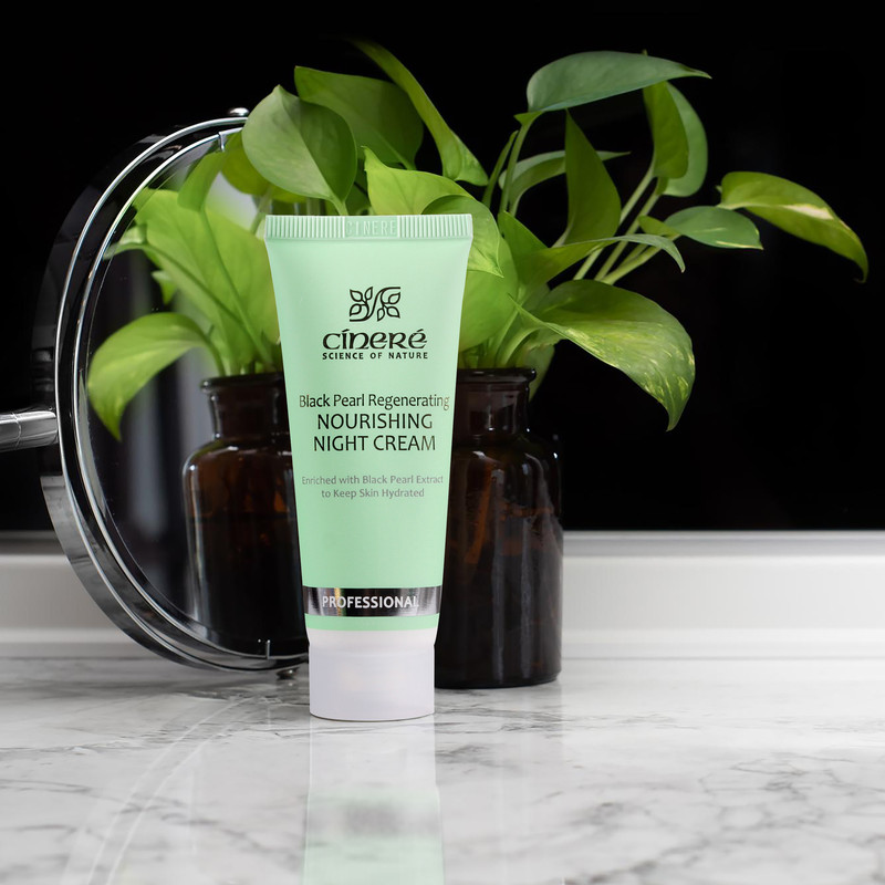 کرم مغذی پوست سینره، مناسب پوستهای خشک، با عصاره مروارید سیاه، حاوی ویتامینهای E و F، مرطوبکننده و ترمیمکننده، مناسب استفاده در شب، حجم 40 میلیلیتر کرم مغذی پوست سینره، مناسب پوستهای خشک، با عصاره مروارید سیاه، حاوی ویتامینهای E و F، مرطوبکننده و ترمیمکننده، مناسب استفاده در شب، حجم 40 میلیلیتر