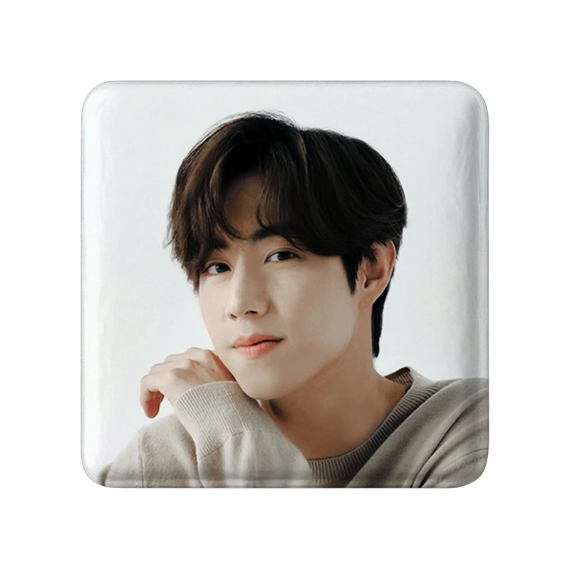 مگنت خندالو طرح مارک گروه گات سون GOT7  مدل مربعی کد 21011