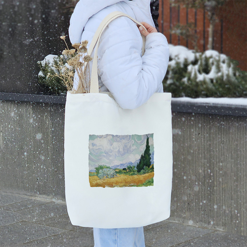 ساک خرید پارچه ای خندالو طرح مزرعه ذرت و سروها ونگوک مدل توت بگ کد 372