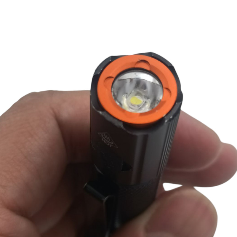 چراغ قوه دستی یئماو مدل YM-M52 رنگ نور مهتابی