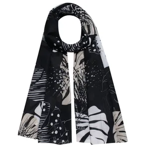 شال زنانه مدل نخی طرح برگ پاییزی کد 1004343