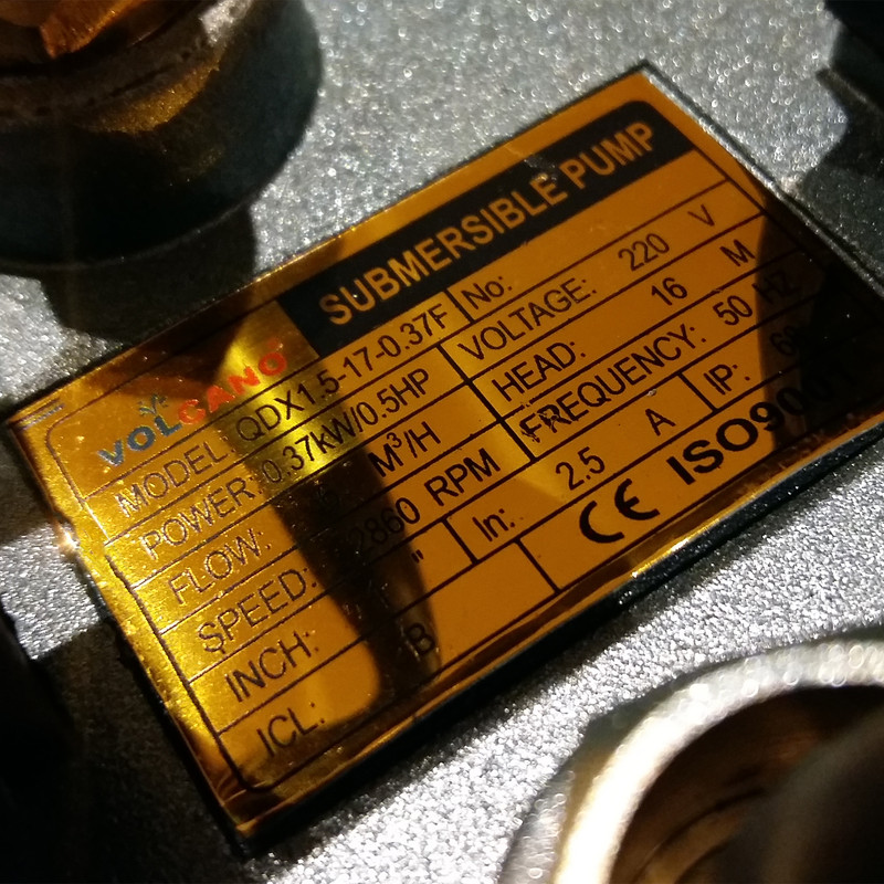 پمپ کف کش ولکانو مدل QDX1.5-17-0.37F