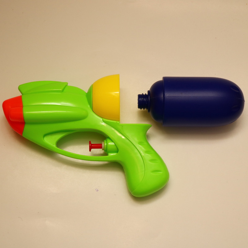 تفنگ آب پاش مدل مخزن دار