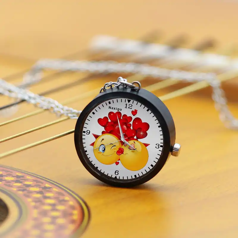 ساعت گردنبندی عقربه ای ناکسیگو مدل ایموجی کد NF12627