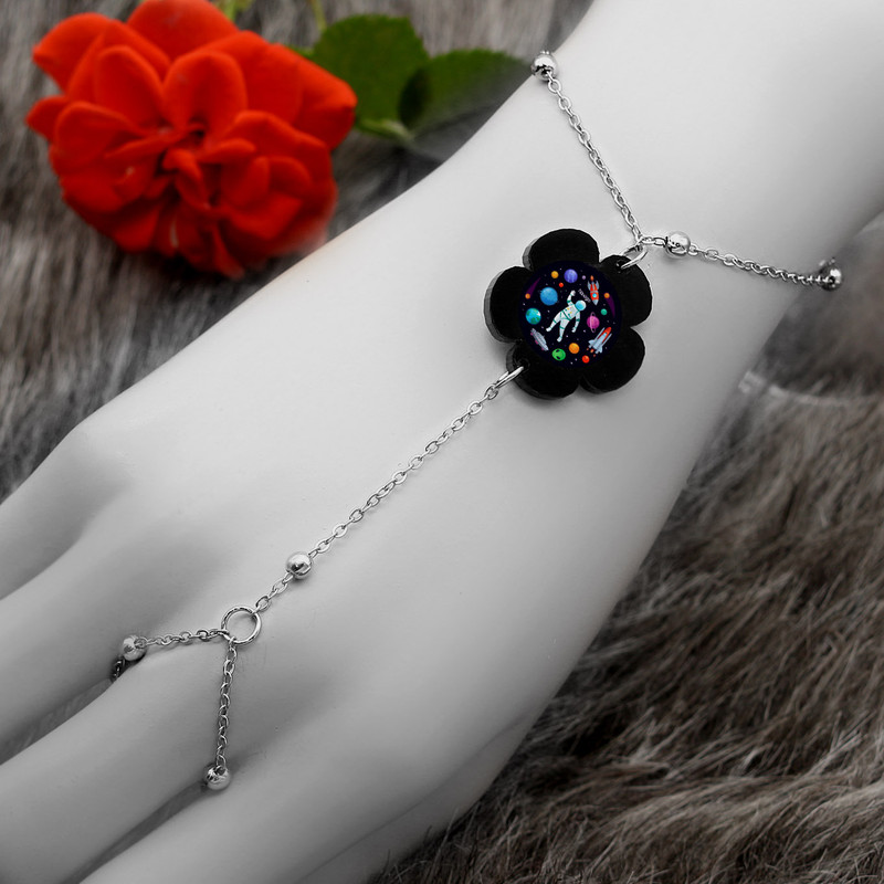 دستبند زنانه ناکسیگو مدل تمیمه طرح فضانوردی کد TM11154