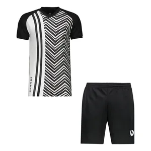 ست تی‌شرت آستین کوتاه و شلوارک ورزشی مردانه مکرون مدل ویو