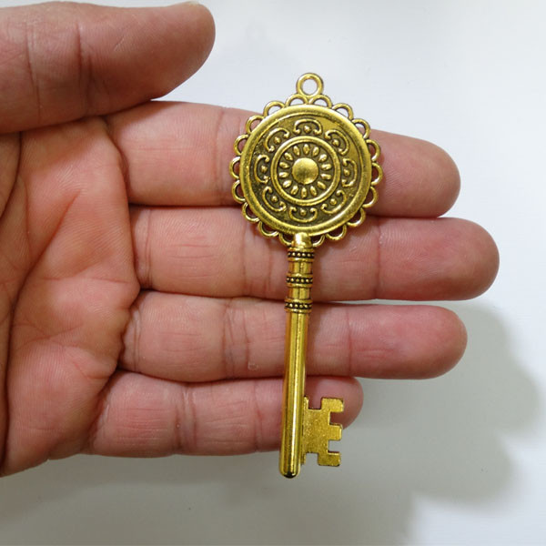 آویز گردنبند مدل کلید اسرارآمیز کد AG 567 آویز گردنبند مدل کلید اسرارآمیز کد AG 567
