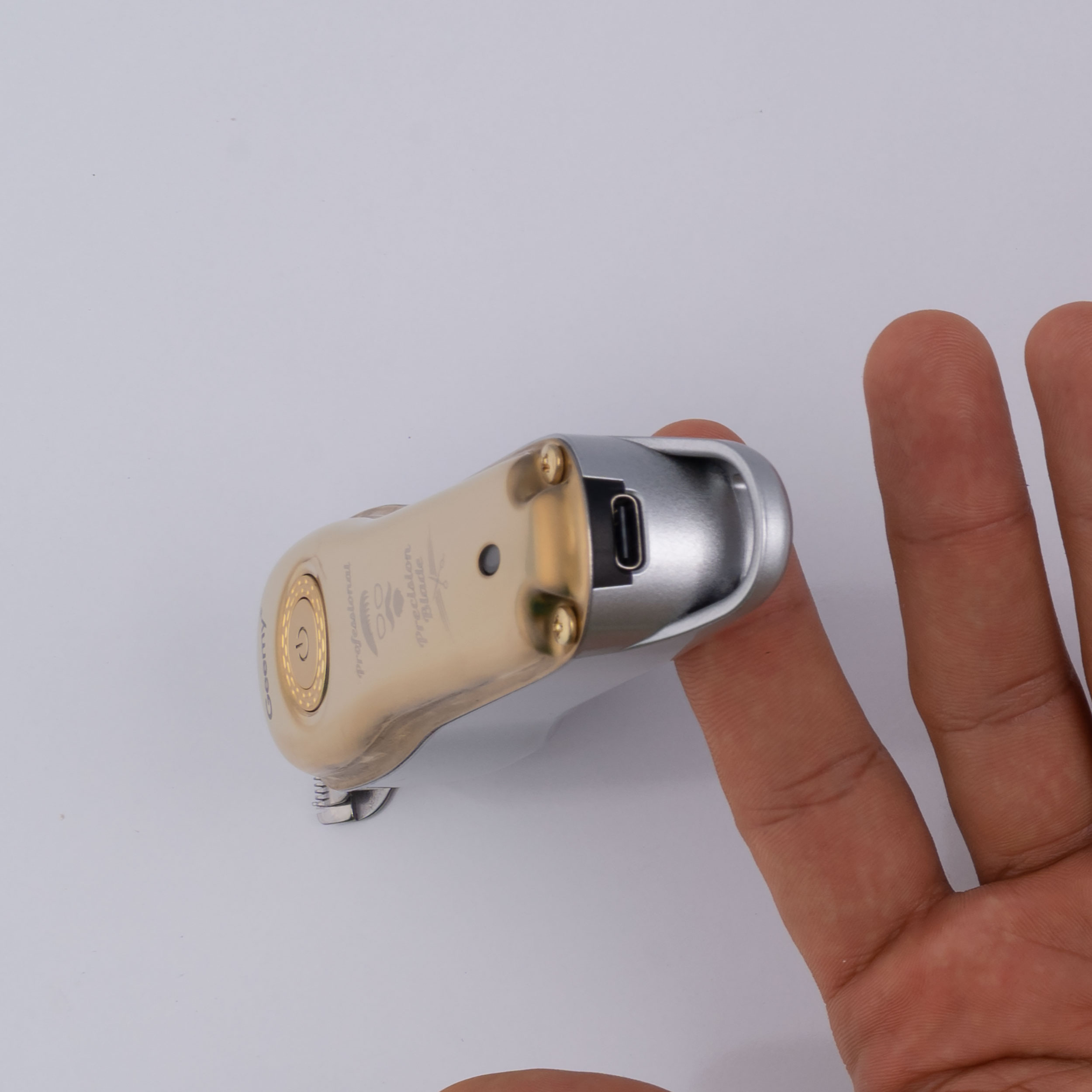 قیمت و خرید ماشین اصلاح موی سر و صورت مدل GM-6683