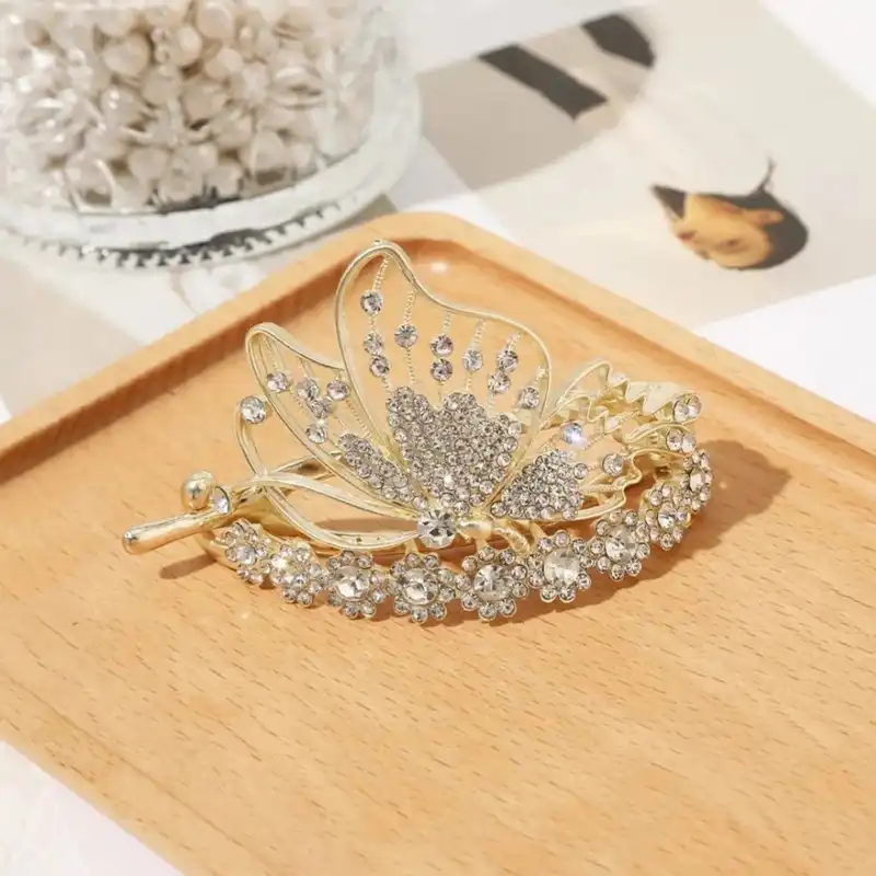 گیره مو زنانه مدل آبشاری چفتی طرح پروانه نگینی