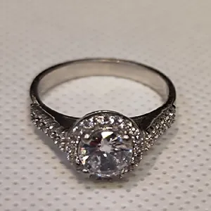 انگشتر نقره زنانه مدل سنگ برلیان اتمی کد P7950