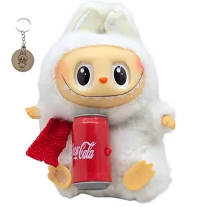 آویز عروسکی ناب سل مدل  لبوبو کوکاکولا ارتفاع 20 سانتی متر به همراه جاسوییچی