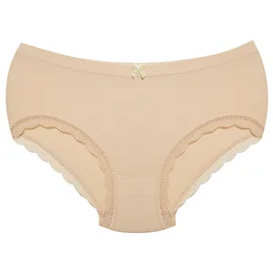 شورت زنانه ماییلدا مدل سیملس لبه گیپوری کد 4970