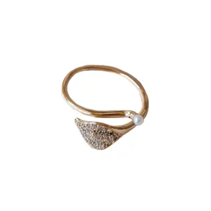 انگشتر زنانه ژوپینگ مدل برگ نگین مروارید