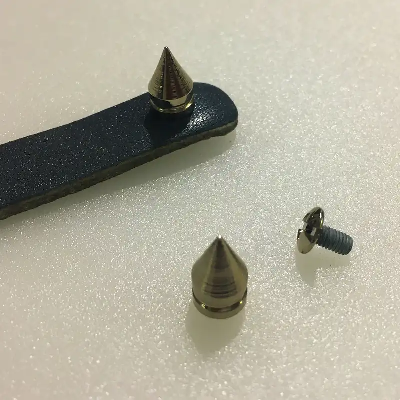 یراق دوزی طرح میخ مدل Y-Spiked-St10 بسته 10 عددی