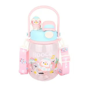 قمقمه کودک مدل عروسکی دوحالته طرح پنگوِئن گنجایش 1 لیتر