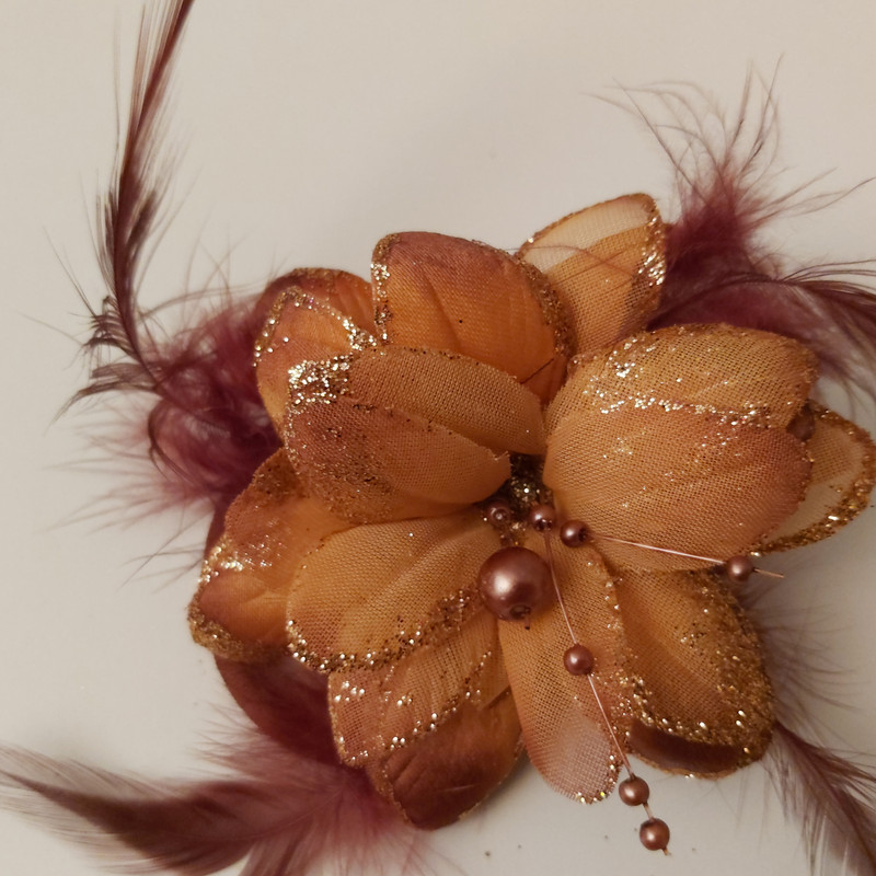 گل سینه دخترانه مدل پردار گل سینه دخترانه مدل پردار