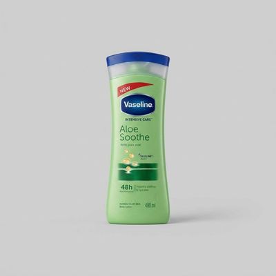 لوسیون نرم‌کننده بدن وازلین مدل Aloe Soothe حجم 400 میلی‌لیتر حاوی آلوئه ورا و ویتامین E با ماندگاری رطوبت تا 48 ساعت و مناسب پس از استحمام