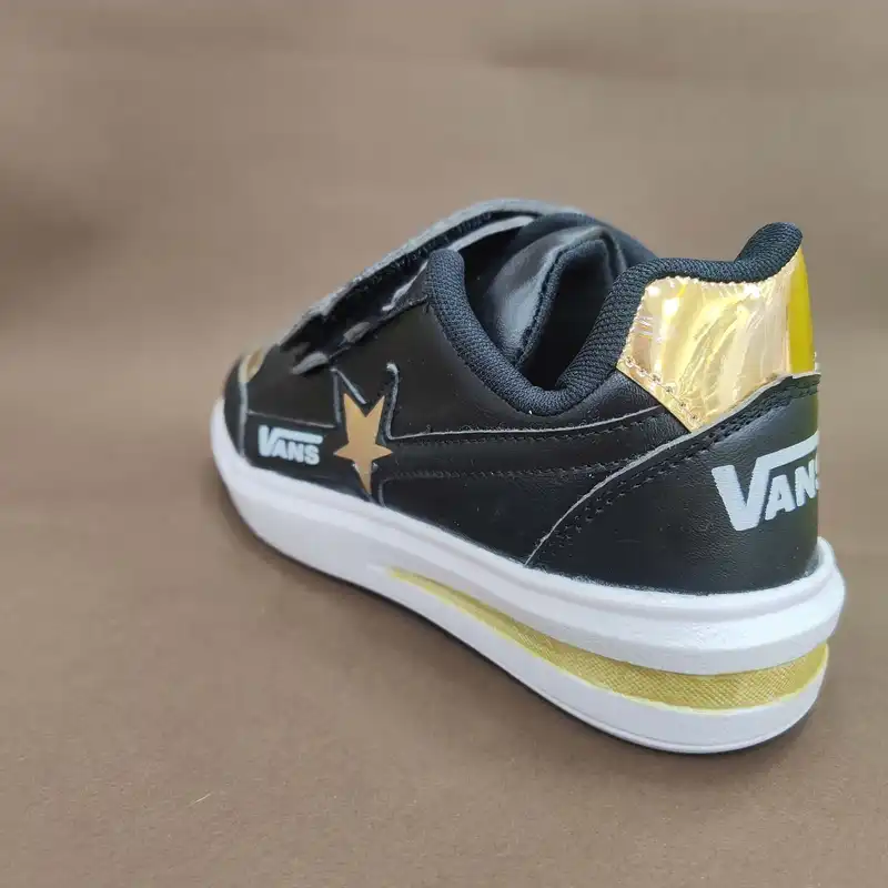 کفش مخصوص پیاده روی بچگانه مدل 2025 dg