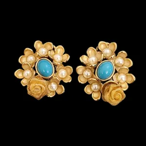 گوشواره میخی زنانه مدل گل مرواریدی