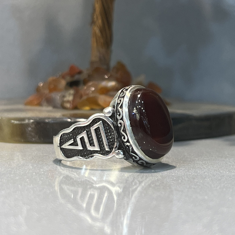 انگشتر نقره مردانه مدل سیاه قلم مزین به عقیق یمانی سرخ 9302-12 انگشتر نقره مردانه مدل سیاه قلم مزین به عقیق یمانی سرخ 9302-12