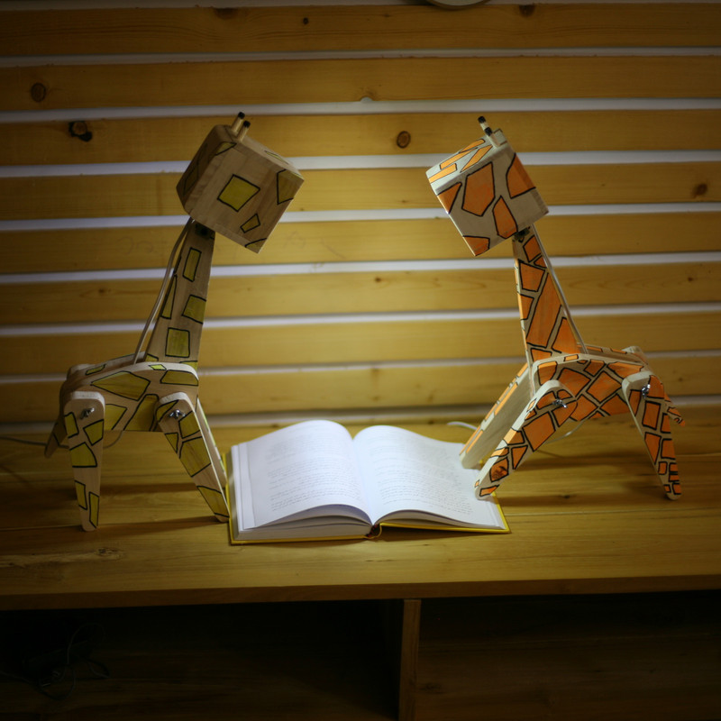 چراغ مطالعه مدل زرافه