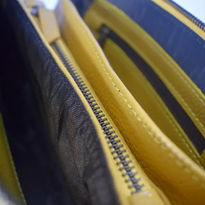 کیف دوشی زنانه چرمیران مدل FA1012