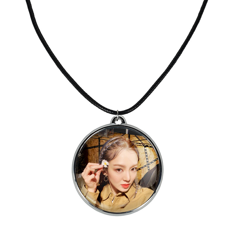 گردنبند خندالو مدل هیویون گروه گرلز جنریشن Girls Generation کد 2176721766 گردنبند خندالو مدل هیویون گروه گرلز جنریشن Girls Generation کد 2176721766