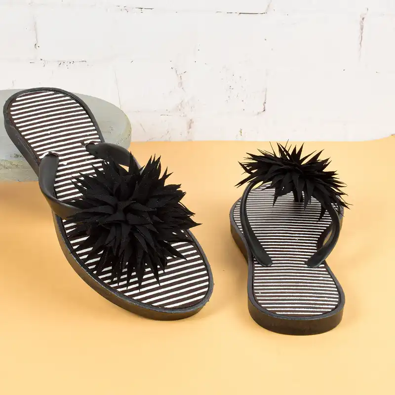 دمپایی لاانگشتی زنانه نیکتا مدل گل پارچه ای  BK.4026